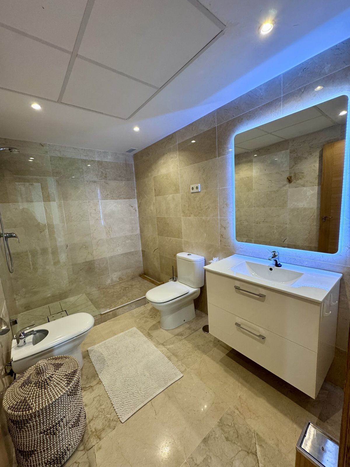 Se vende Apartamento Planta Media de 2 dormitorios en Costa Del Sol, Málaga, España