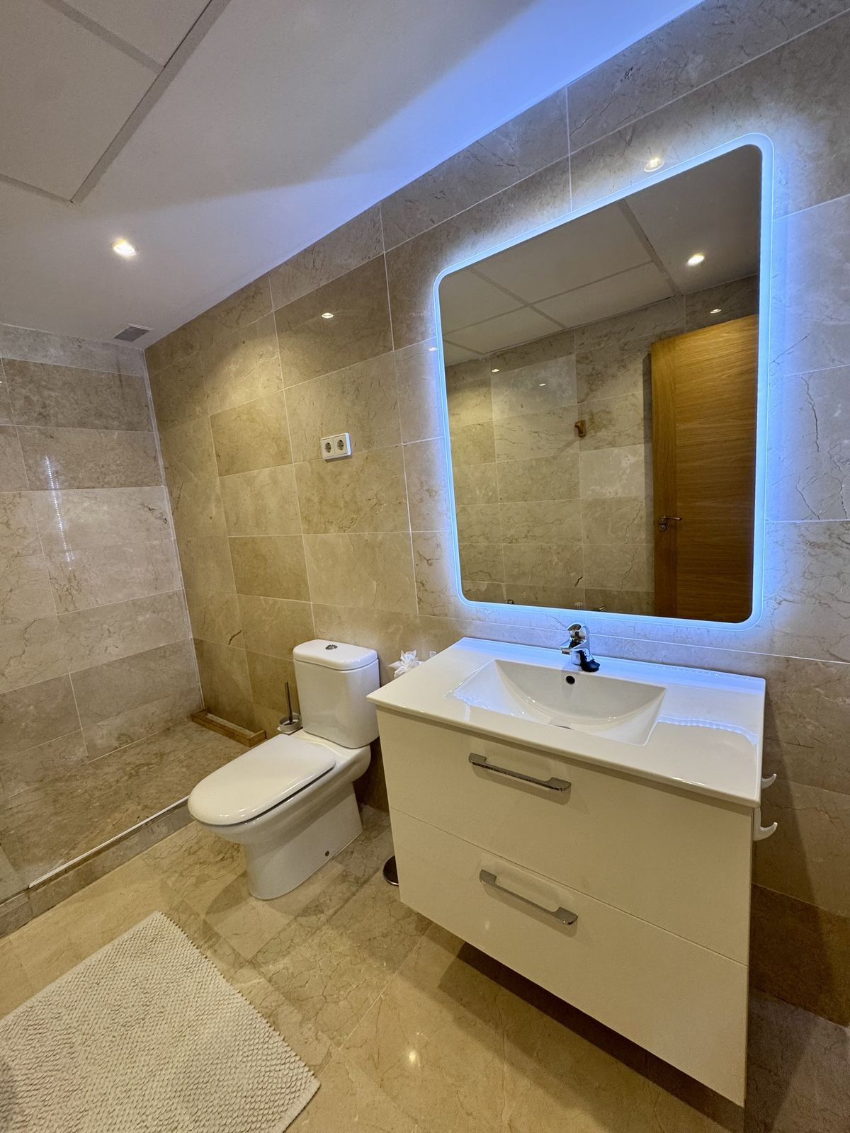 Se vende Apartamento Planta Media de 2 dormitorios en Costa Del Sol, Málaga, España