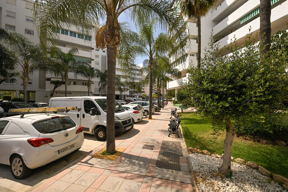 4 Bed Apartment for sale in Fuengirola Costa Del Sol, Málaga, Spain