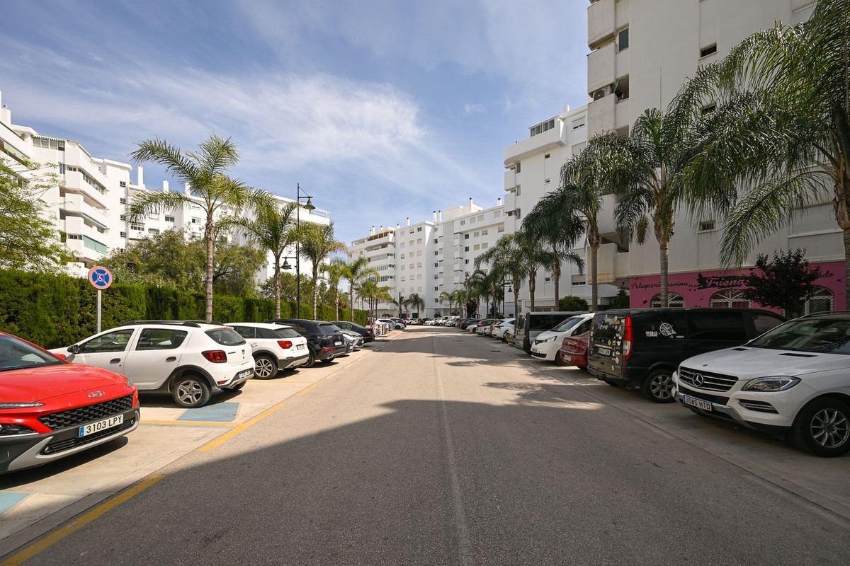 4 Bed Apartment for sale in Fuengirola Costa Del Sol, Málaga, Spain