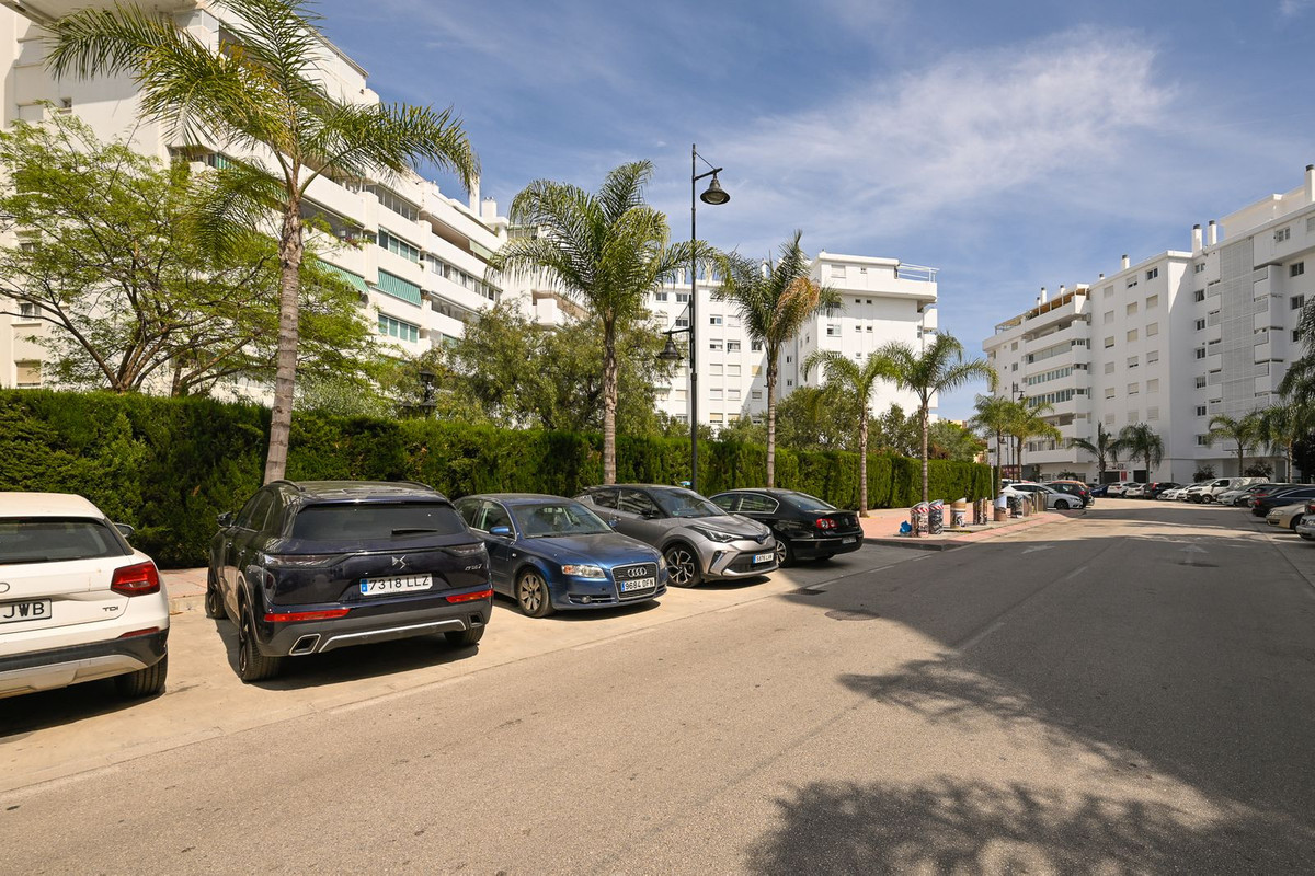 4 Bed Apartment for sale in Fuengirola Costa Del Sol, Málaga, Spain
