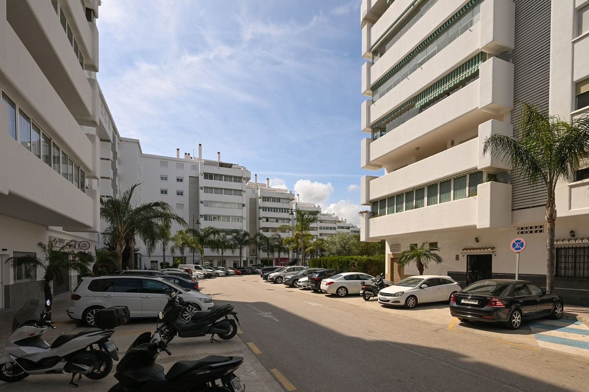 4 Bed Apartment for sale in Fuengirola Costa Del Sol, Málaga, Spain