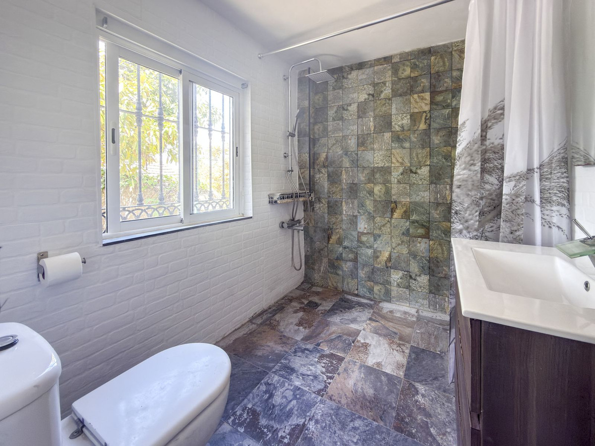 Se vende Finca - Cortijo de 5 dormitorios en Costa Del Sol, Málaga, España