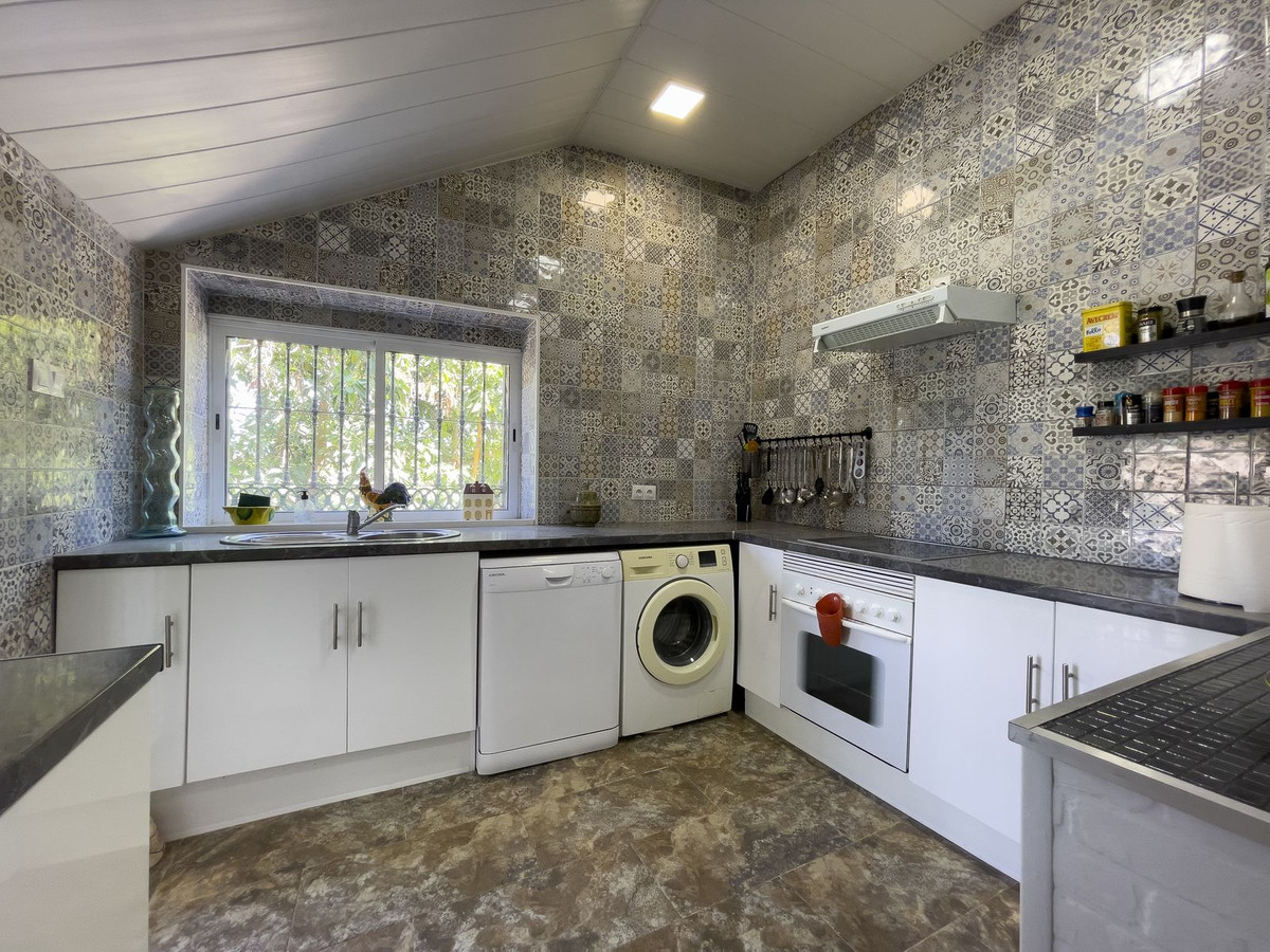 Se vende Finca - Cortijo de 5 dormitorios en Costa Del Sol, Málaga, España