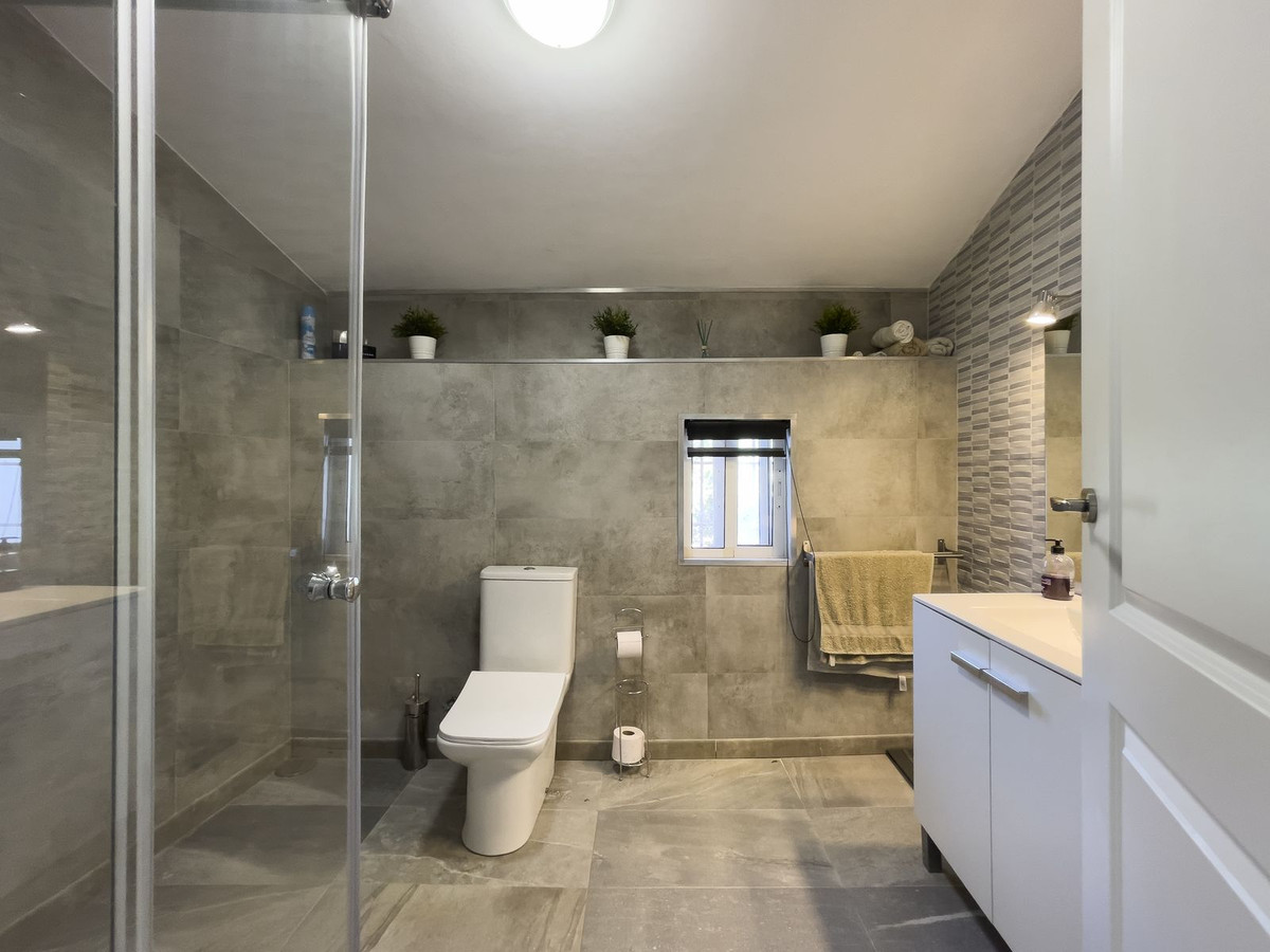 Se vende Finca - Cortijo de 5 dormitorios en Costa Del Sol, Málaga, España