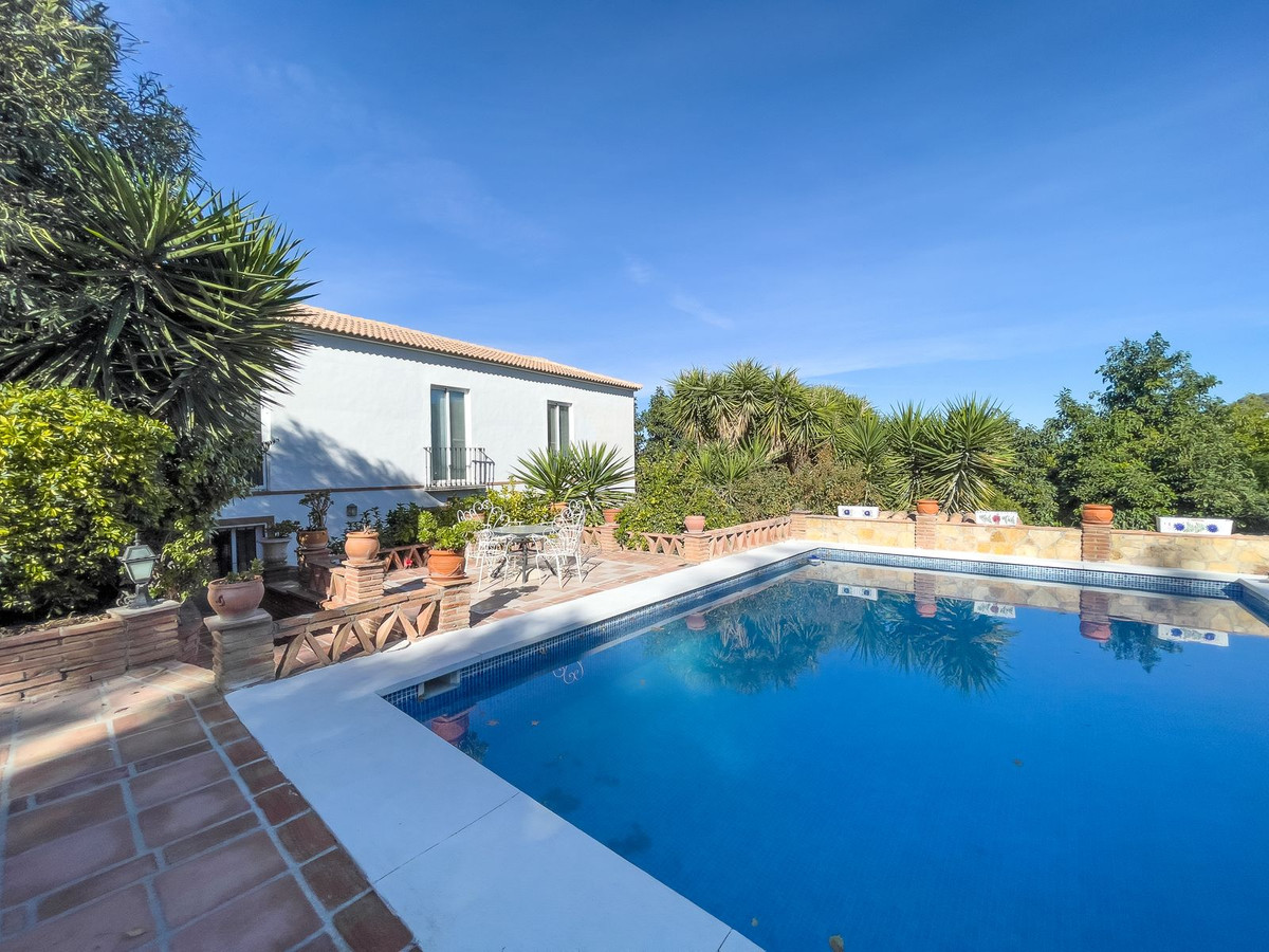 Se vende Finca - Cortijo de 5 dormitorios en Costa Del Sol, Málaga, España