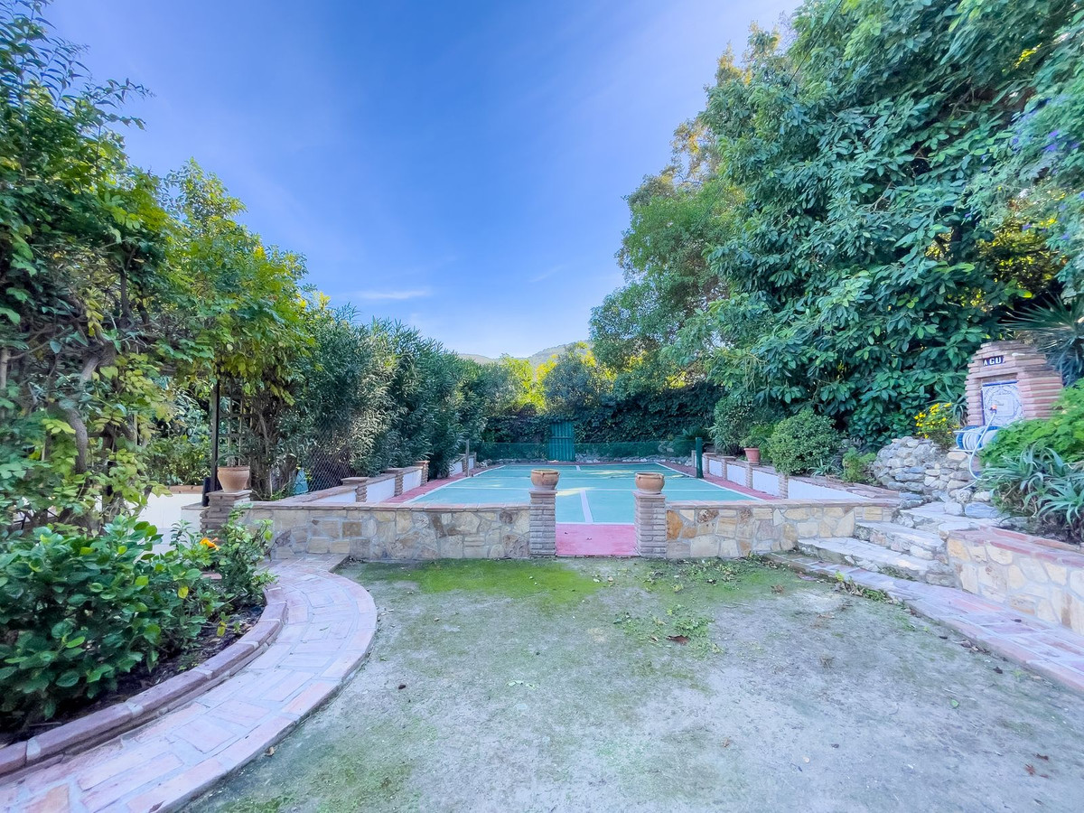Se vende Finca - Cortijo de 5 dormitorios en Costa Del Sol, Málaga, España