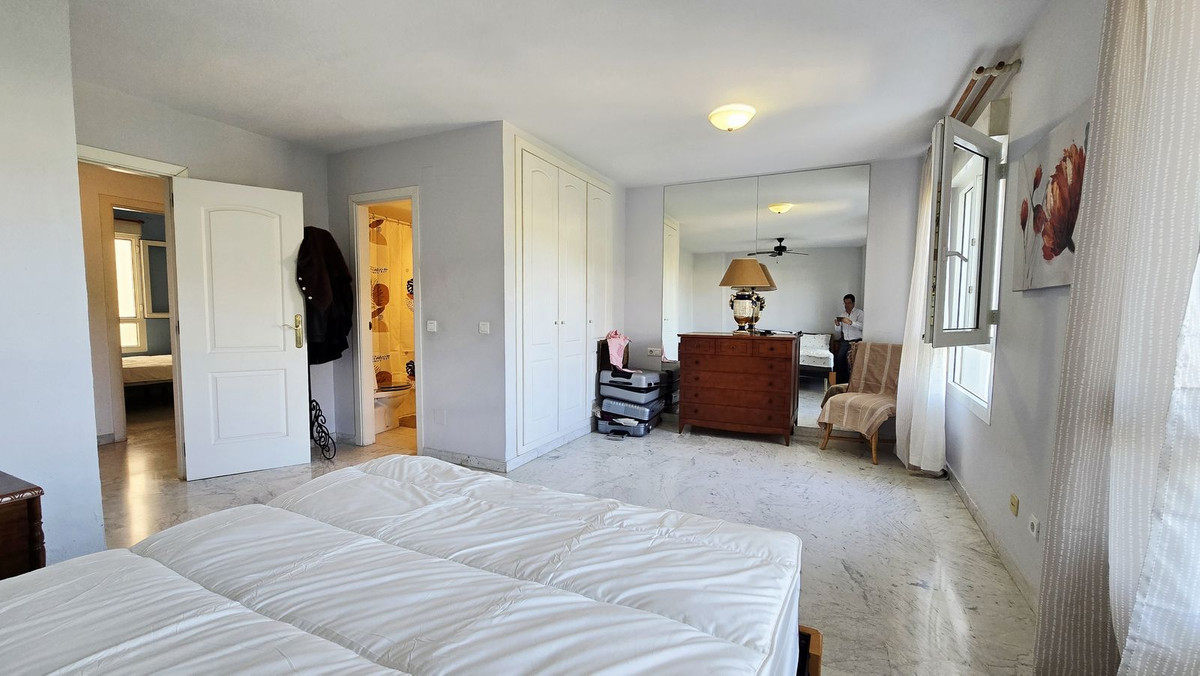 Se vende Apartamento Planta Media de 3 dormitorios en Costa Del Sol, Málaga, España