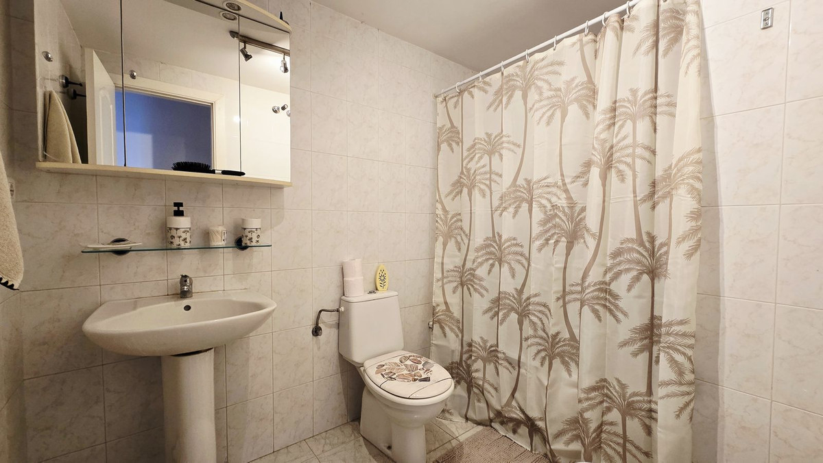 Se vende Apartamento Planta Media de 3 dormitorios en Costa Del Sol, Málaga, España