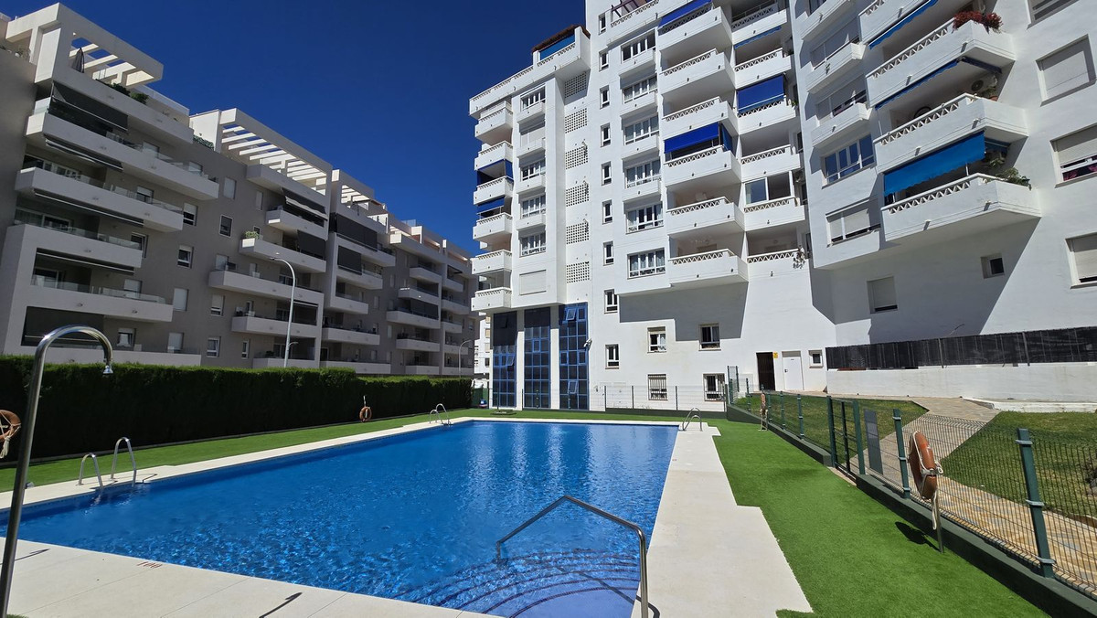 Se vende Apartamento Planta Media de 3 dormitorios en Costa Del Sol, Málaga, España