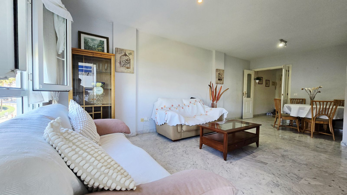 Se vende Apartamento Planta Media de 3 dormitorios en Costa Del Sol, Málaga, España