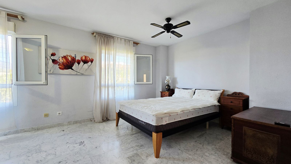 Se vende Apartamento Planta Media de 3 dormitorios en Costa Del Sol, Málaga, España