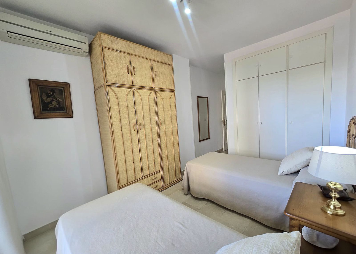 Se vende Apartamento Planta Media de 3 dormitorios en Costa Del Sol, Málaga, España