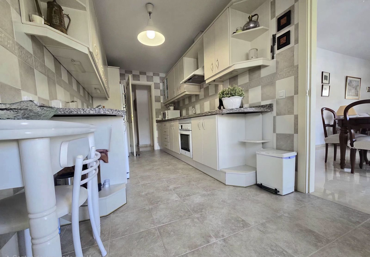 Se vende Apartamento Planta Media de 3 dormitorios en Costa Del Sol, Málaga, España