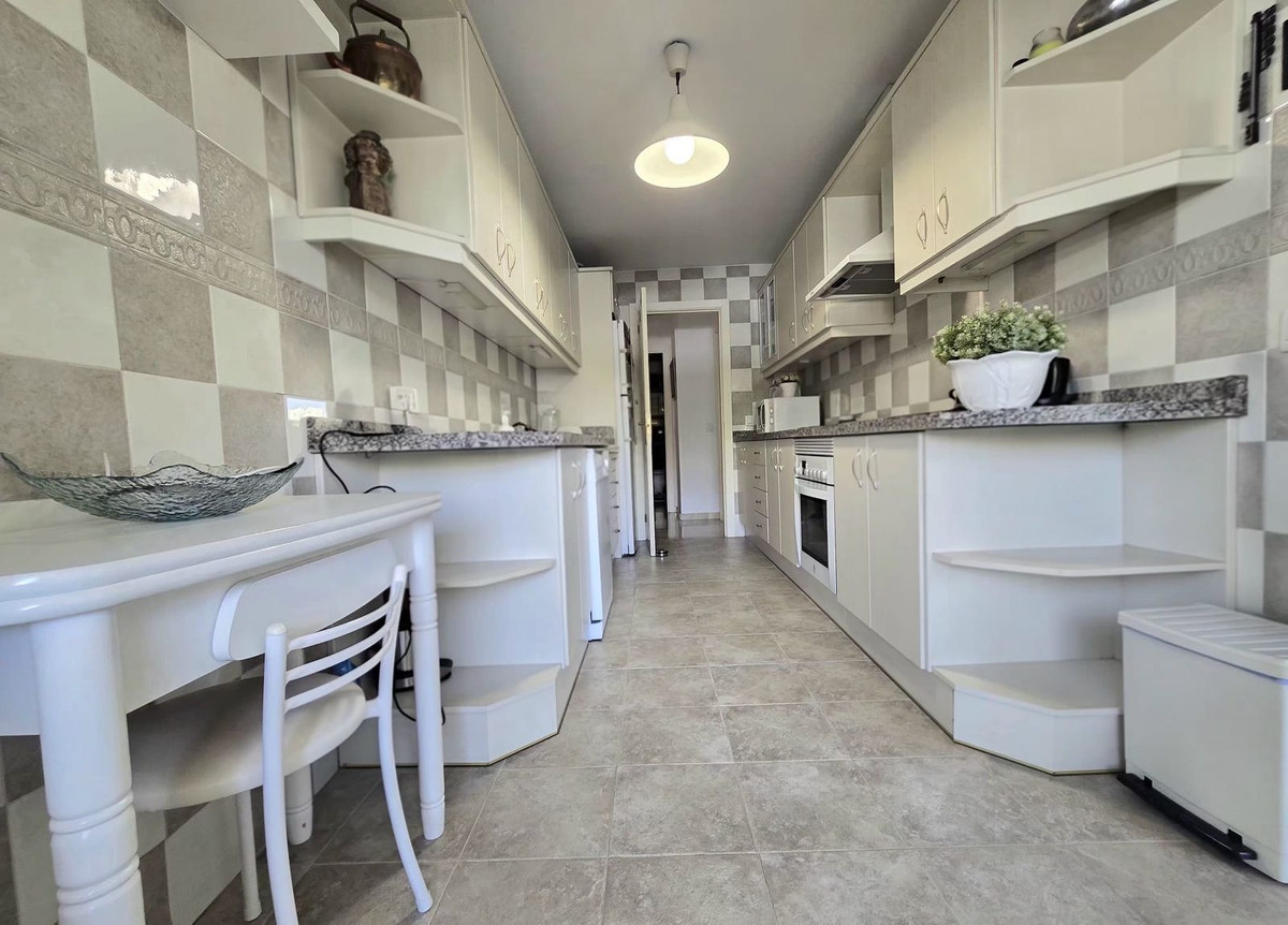 Se vende Apartamento Planta Media de 3 dormitorios en Costa Del Sol, Málaga, España