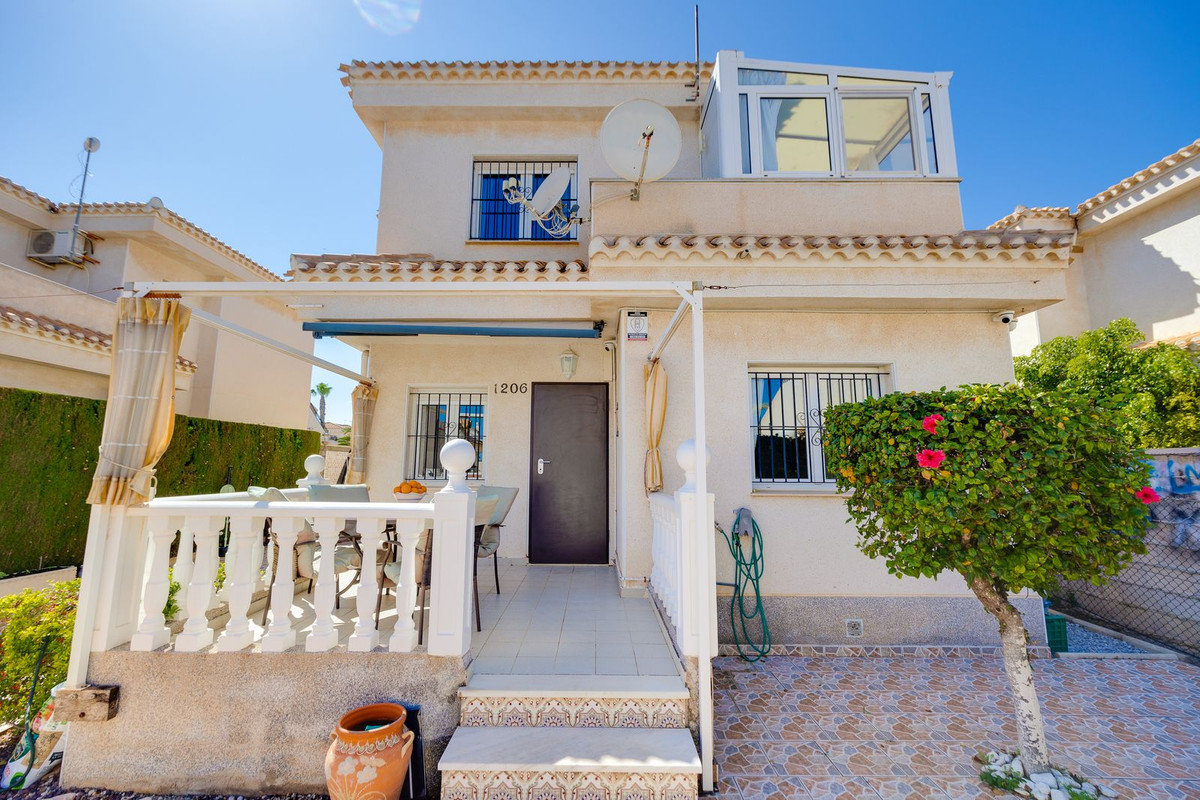 Se vende Villa - Chalet de 3 dormitorios en Costa Blanca, Alicante, España