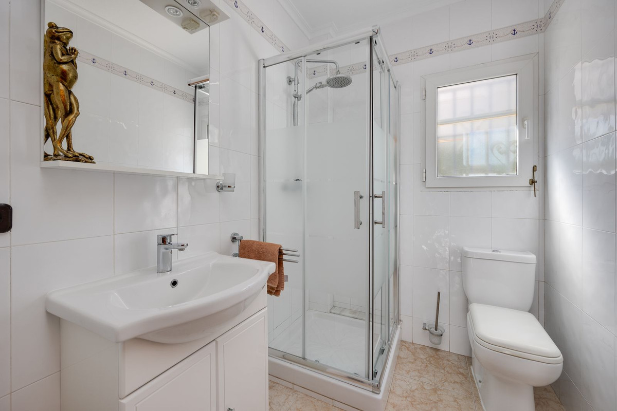 Se vende Villa - Chalet de 3 dormitorios en Costa Blanca, Alicante, España