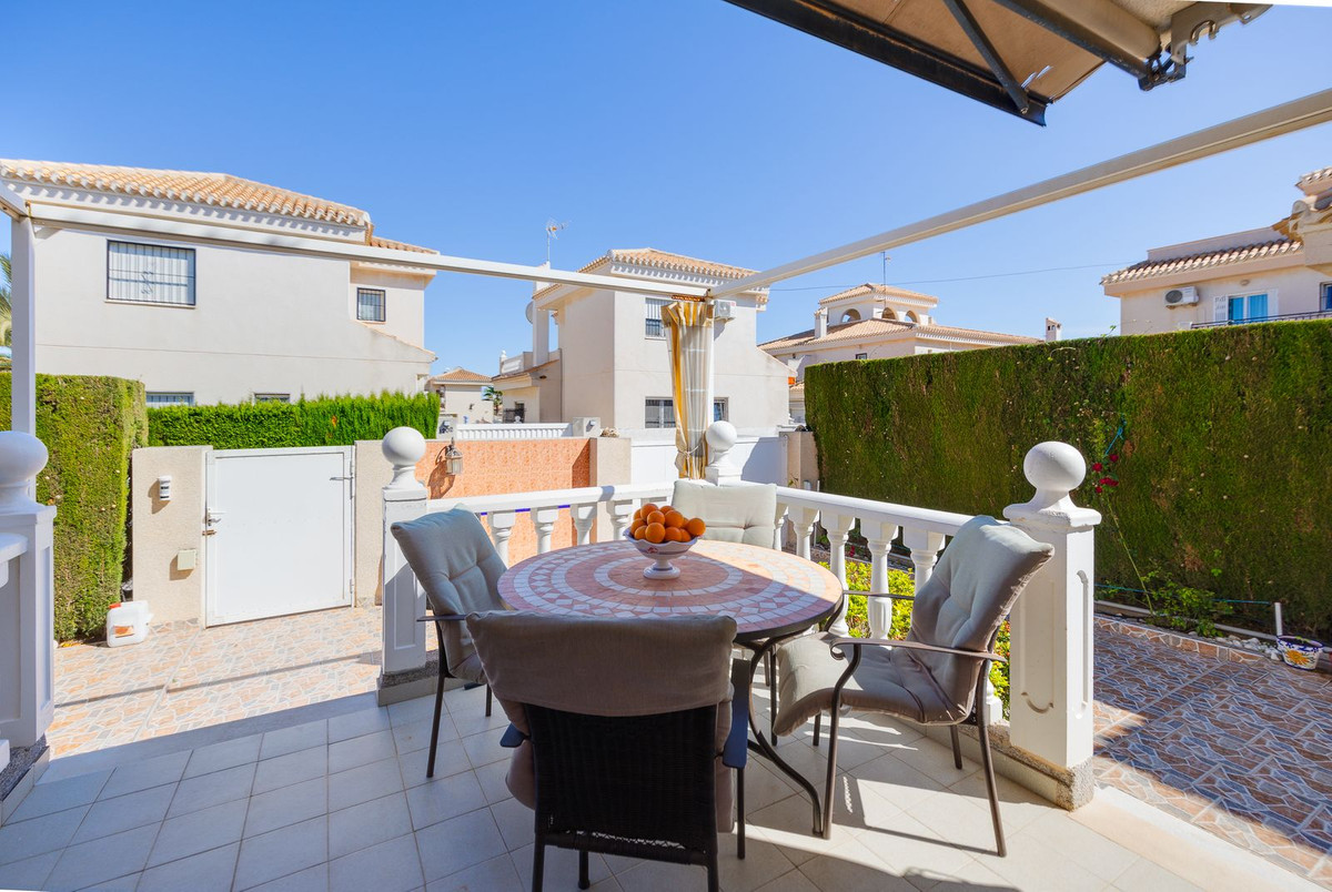 Se vende Villa - Chalet de 3 dormitorios en Costa Blanca, Alicante, España