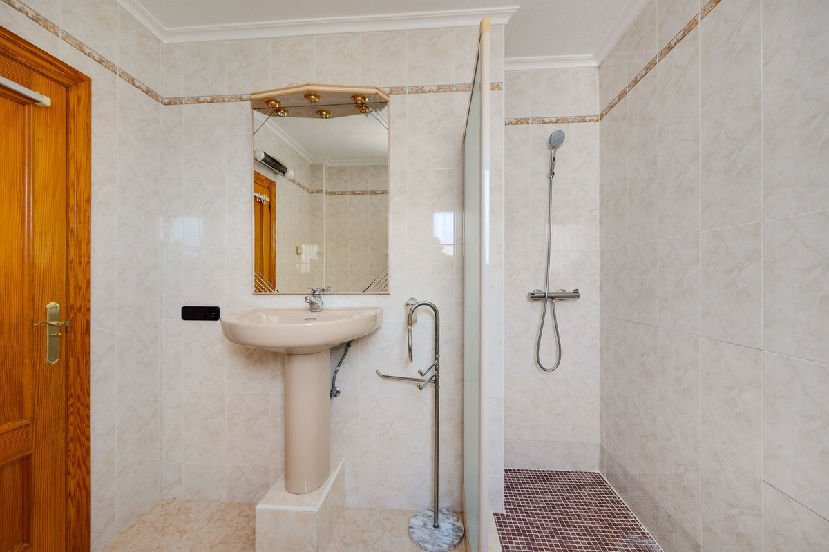 Se vende Villa - Chalet de 3 dormitorios en Costa Blanca, Alicante, España