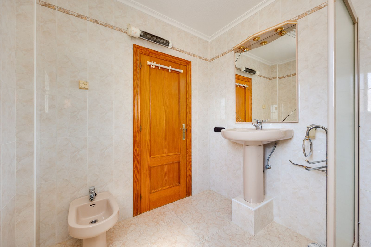 Se vende Villa - Chalet de 3 dormitorios en Costa Blanca, Alicante, España