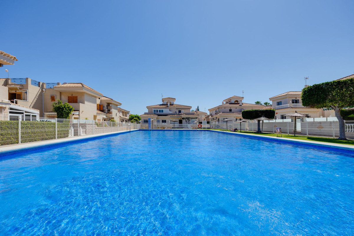 Se vende Villa - Chalet de 3 dormitorios en Costa Blanca, Alicante, España