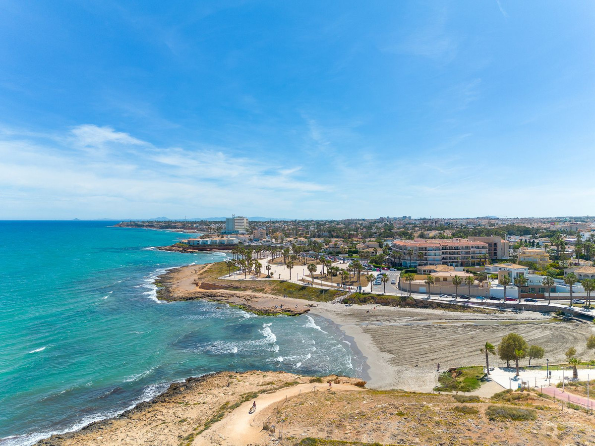 Se vende Villa - Chalet de 3 dormitorios en Costa Blanca, Alicante, España