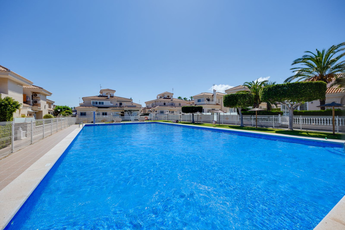 Se vende Villa - Chalet de 3 dormitorios en Costa Blanca, Alicante, España