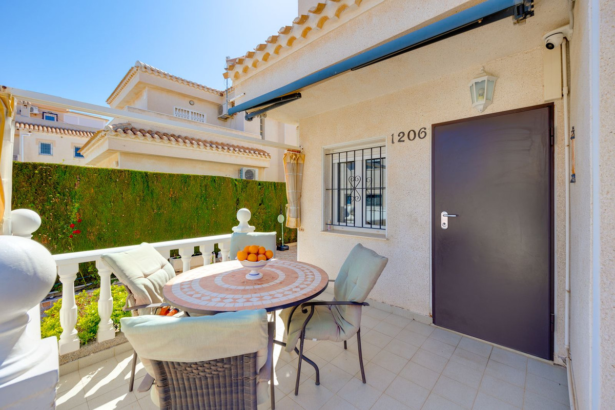 Se vende Villa - Chalet de 3 dormitorios en Costa Blanca, Alicante, España