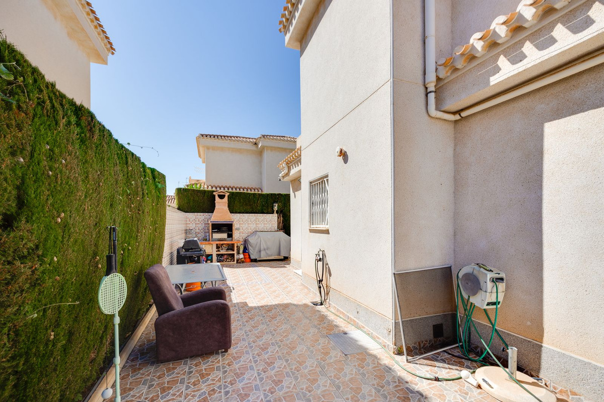 Se vende Villa - Chalet de 3 dormitorios en Costa Blanca, Alicante, España