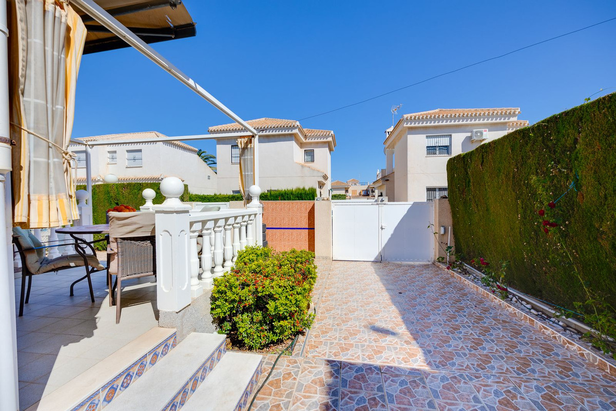 Se vende Villa - Chalet de 3 dormitorios en Costa Blanca, Alicante, España