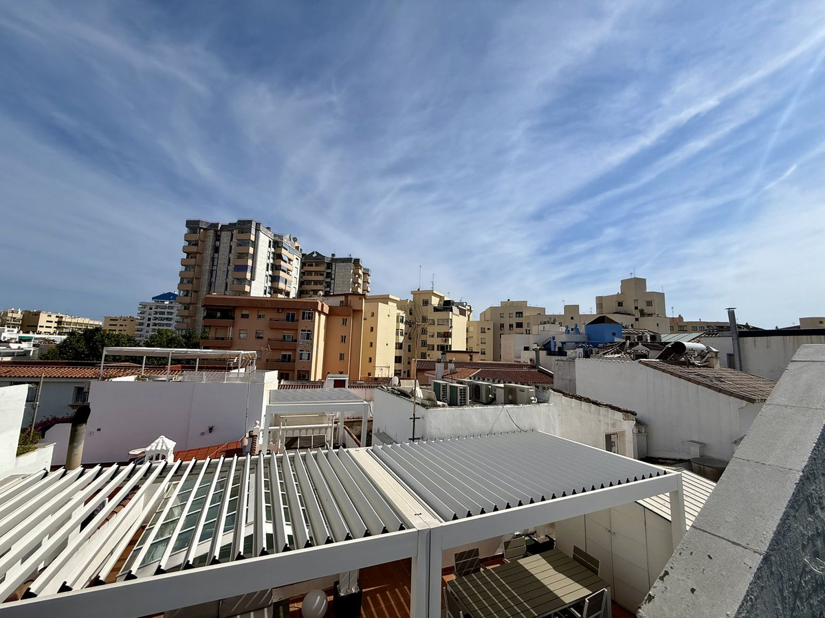 Se vende Edificio residencial de 7 dormitorios en Costa Del Sol, Málaga, España