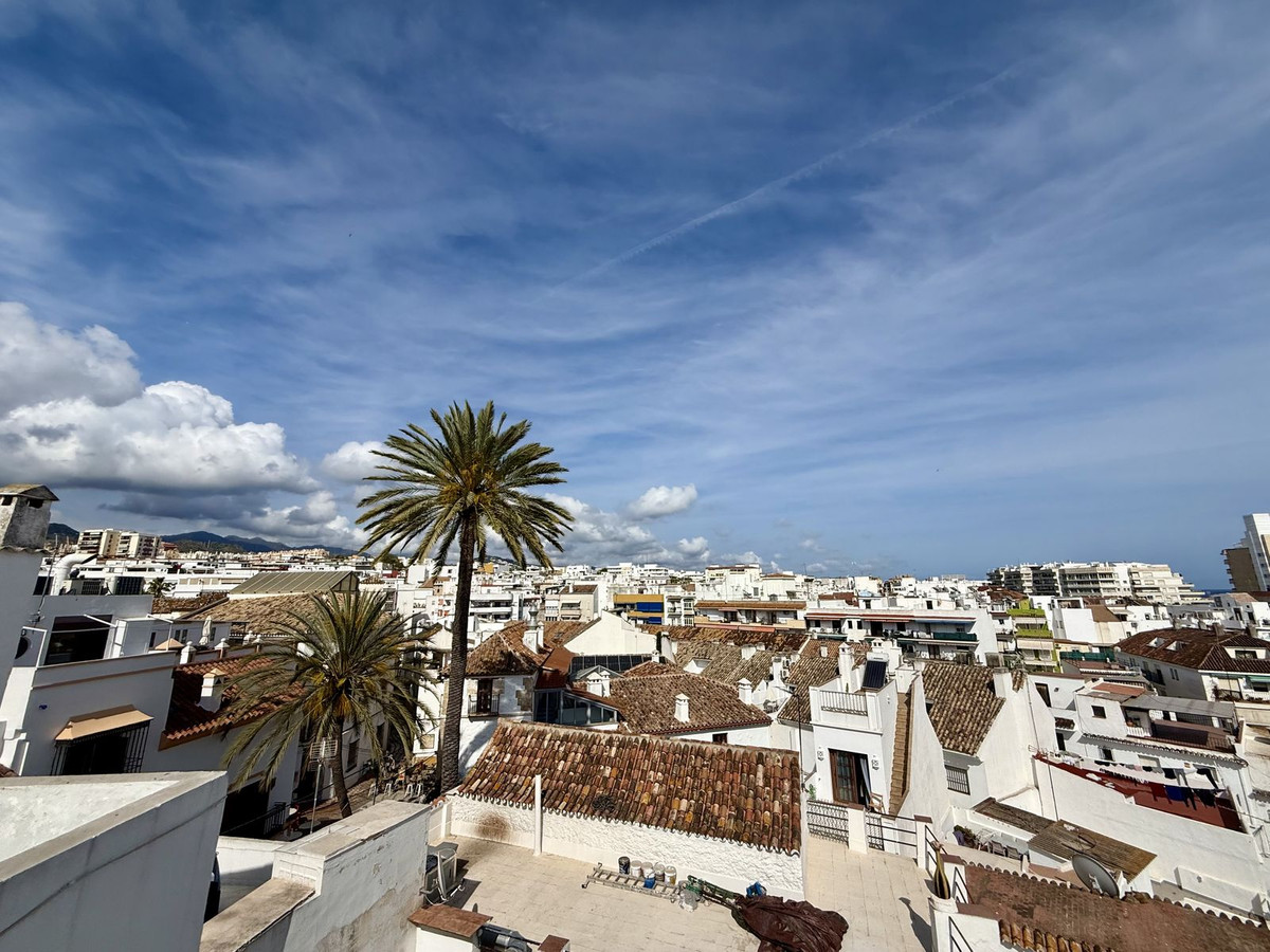 Se vende Edificio residencial de 7 dormitorios en Costa Del Sol, Málaga, España