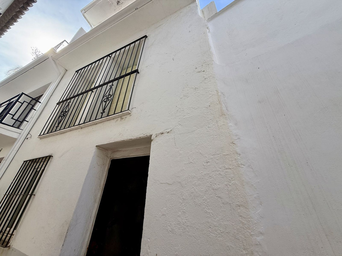 Se vende Edificio residencial de 7 dormitorios en Costa Del Sol, Málaga, España