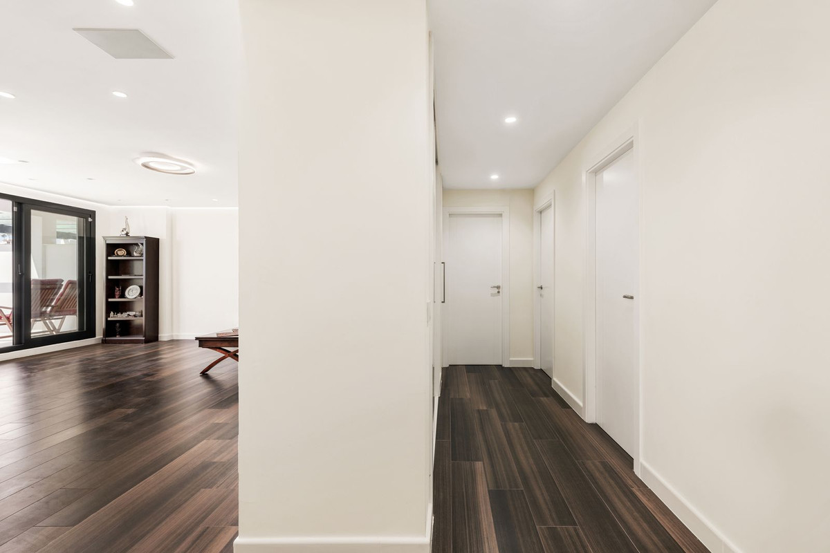3 Bed Apartment for sale in Estepona Costa Del Sol, Málaga, Spain