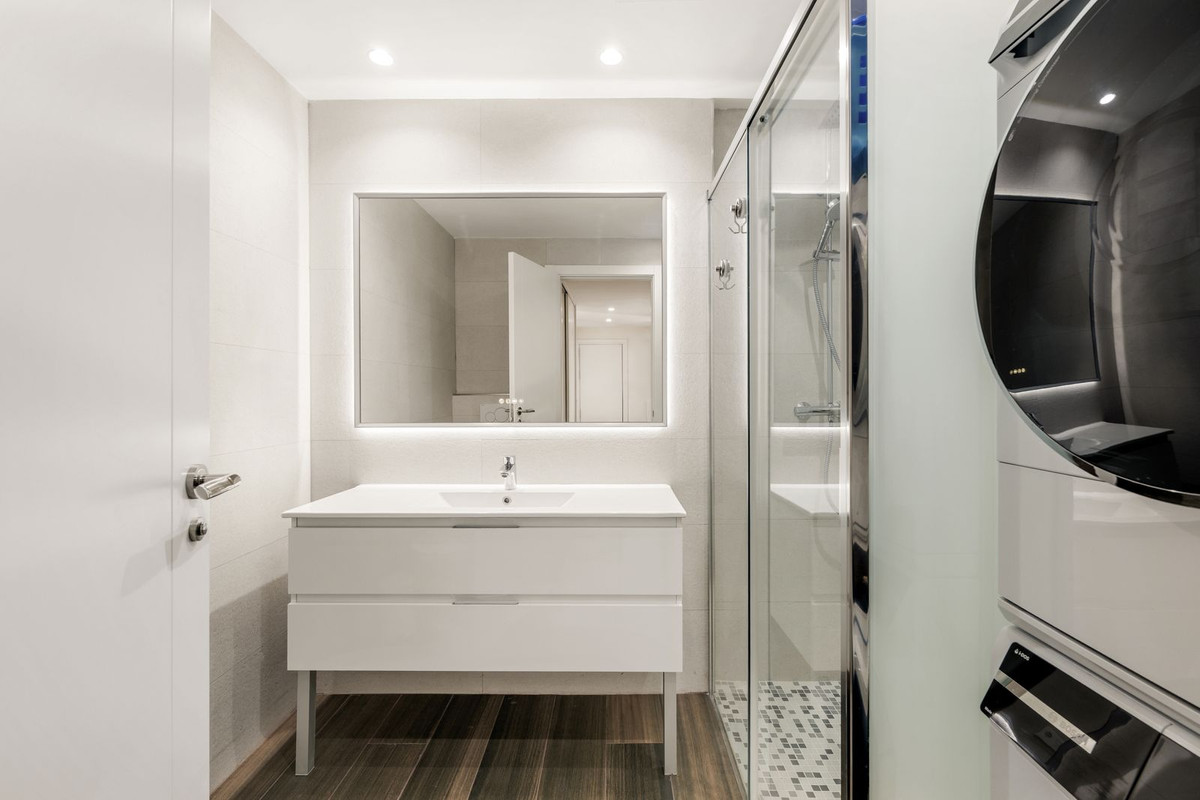 3 Bed Apartment for sale in Estepona Costa Del Sol, Málaga, Spain