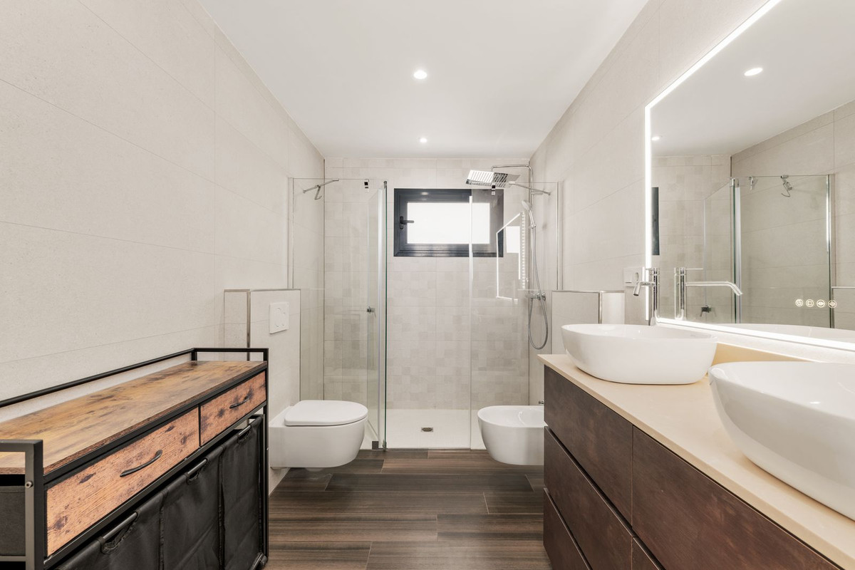 3 Bed Apartment for sale in Estepona Costa Del Sol, Málaga, Spain