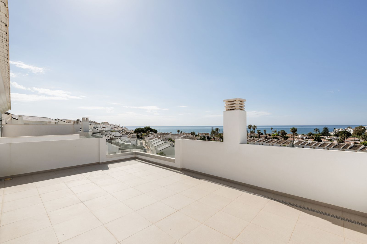 3 Bed Apartment for sale in Estepona Costa Del Sol, Málaga, Spain