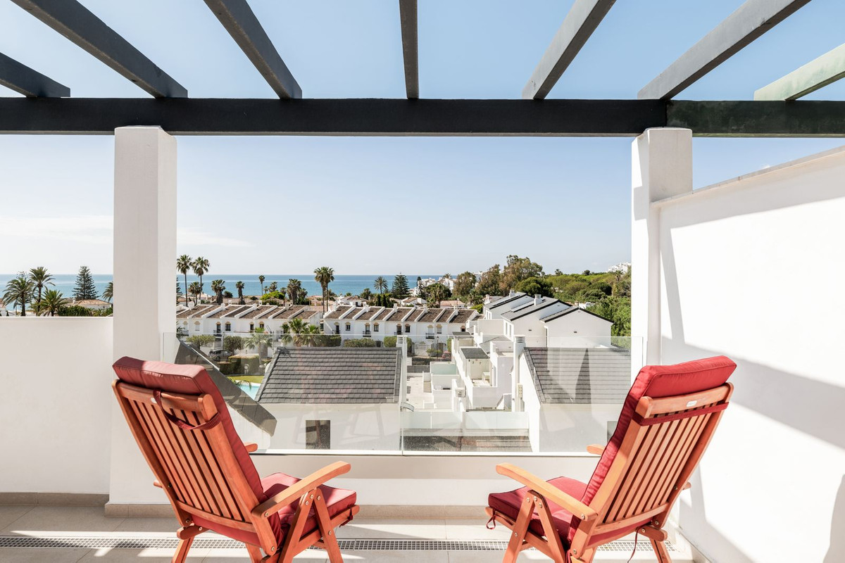 3 Bed Apartment for sale in Estepona Costa Del Sol, Málaga, Spain