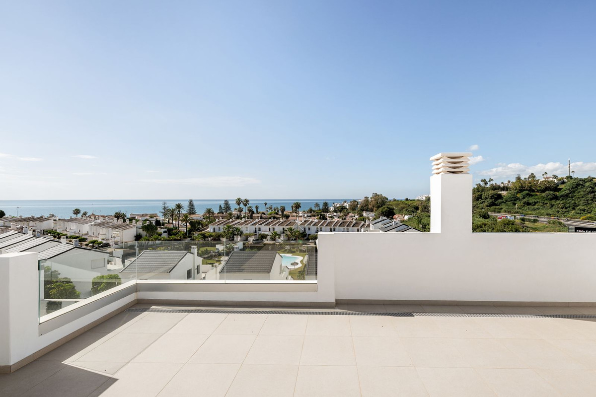 3 Bed Apartment for sale in Estepona Costa Del Sol, Málaga, Spain