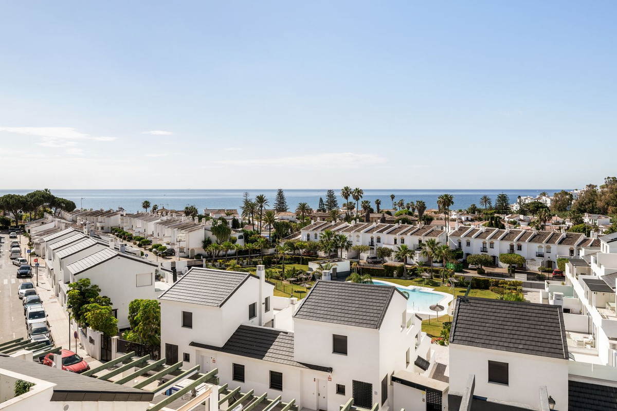 3 Bed Apartment for sale in Estepona Costa Del Sol, Málaga, Spain