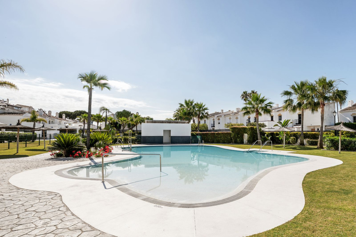 3 Bed Apartment for sale in Estepona Costa Del Sol, Málaga, Spain