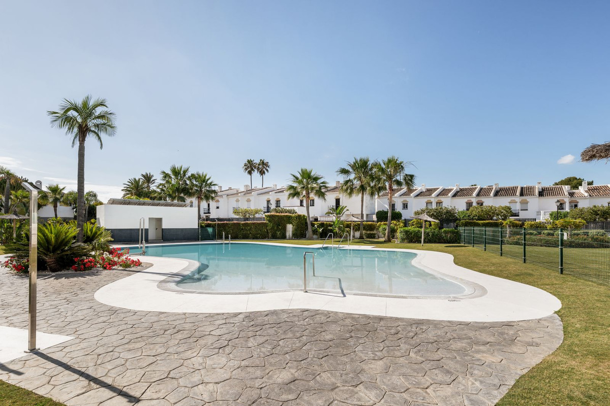 3 Bed Apartment for sale in Estepona Costa Del Sol, Málaga, Spain