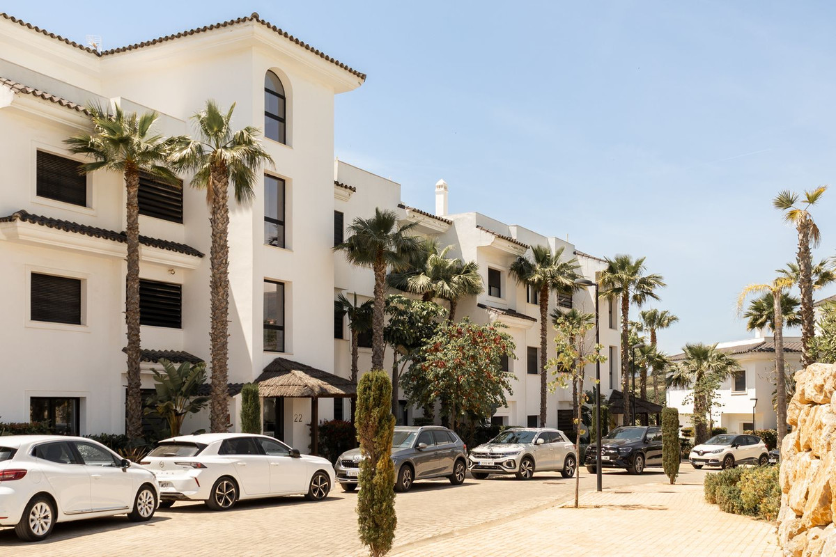 3 Bed Apartment for sale in Estepona Costa Del Sol, Málaga, Spain