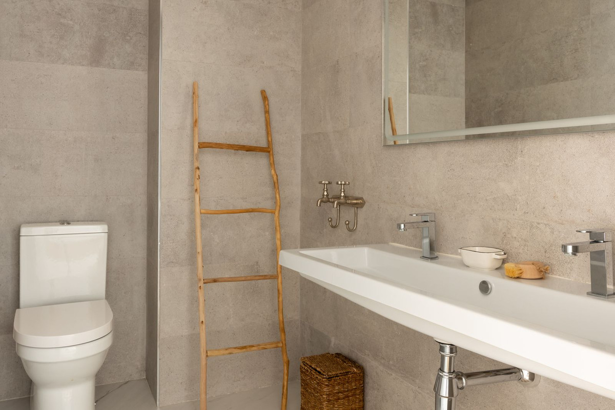 3 Bed Apartment for sale in Estepona Costa Del Sol, Málaga, Spain