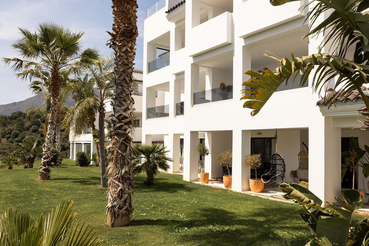 3 Bed Apartment for sale in Estepona Costa Del Sol, Málaga, Spain