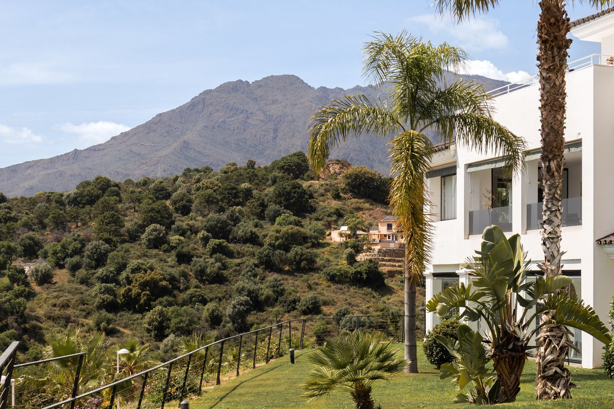 3 Bed Apartment for sale in Estepona Costa Del Sol, Málaga, Spain