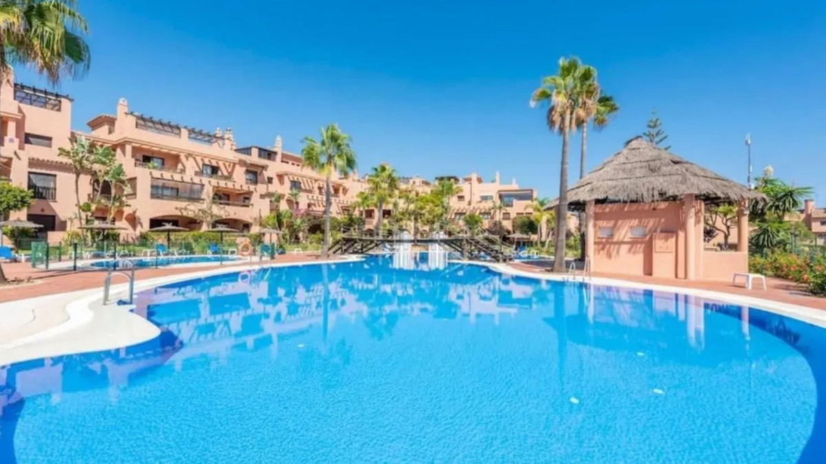 Se vende Apartamento Planta Baja de 4 dormitorios en Costa Del Sol, Málaga, España