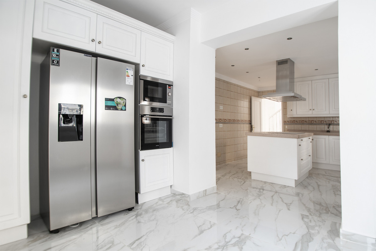 Se vende Villa - Chalet de 4 dormitorios en Costa Del Sol, Málaga, España