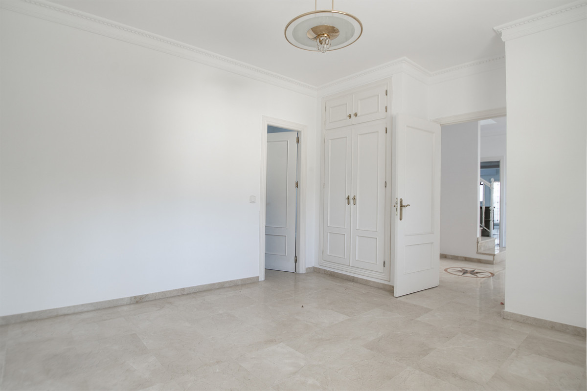 Se vende Villa - Chalet de 4 dormitorios en Costa Del Sol, Málaga, España