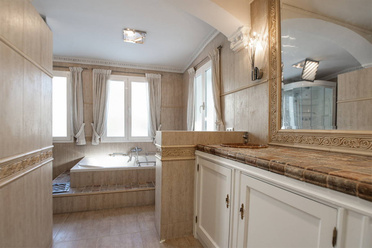 Se vende Villa - Chalet de 4 dormitorios en Costa Del Sol, Málaga, España